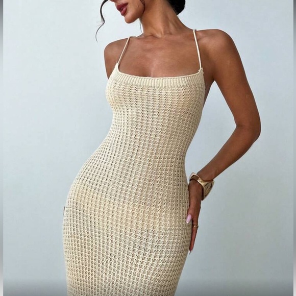 Elegant Cream Knit Backless Dress - Picture 5 of 7